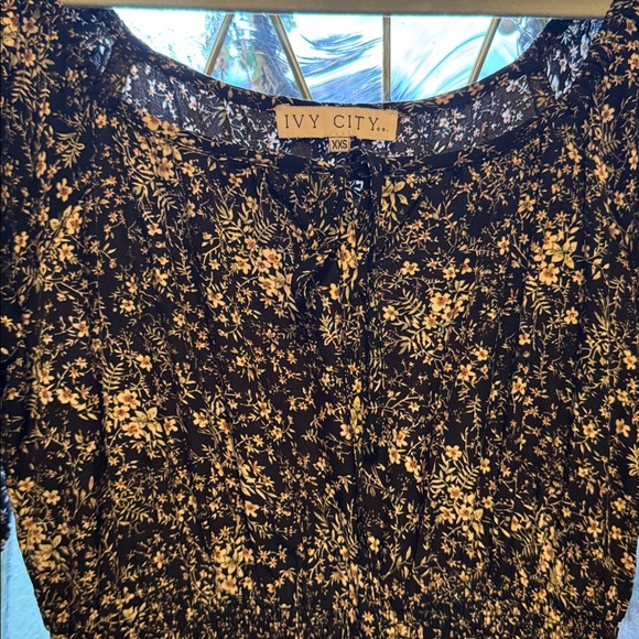 Elegant Black Floral Dress - Picture 2 of 7